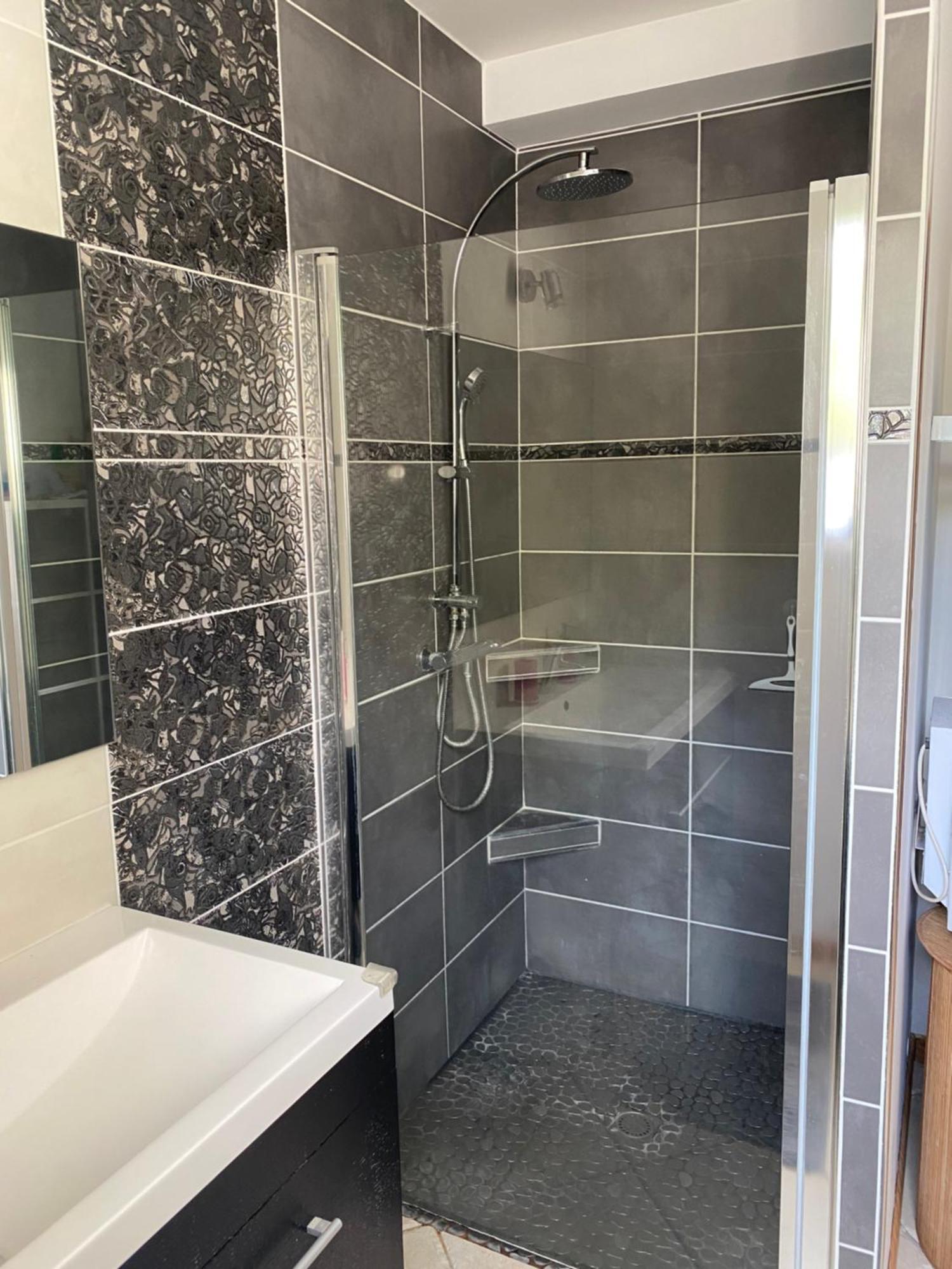 Villa Les 5 Timbres à Montpellier-de-Médillan Extérieur photo